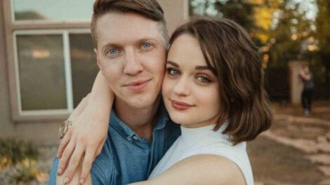 An image of Steven Piet and Joey King