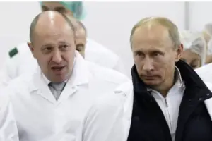 Yevgeny Prigozhin and Vladimir Putin on a tour around the former’s food factory in 2010 (AP)