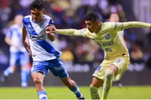 An image of America vs Puebla :Rivals players