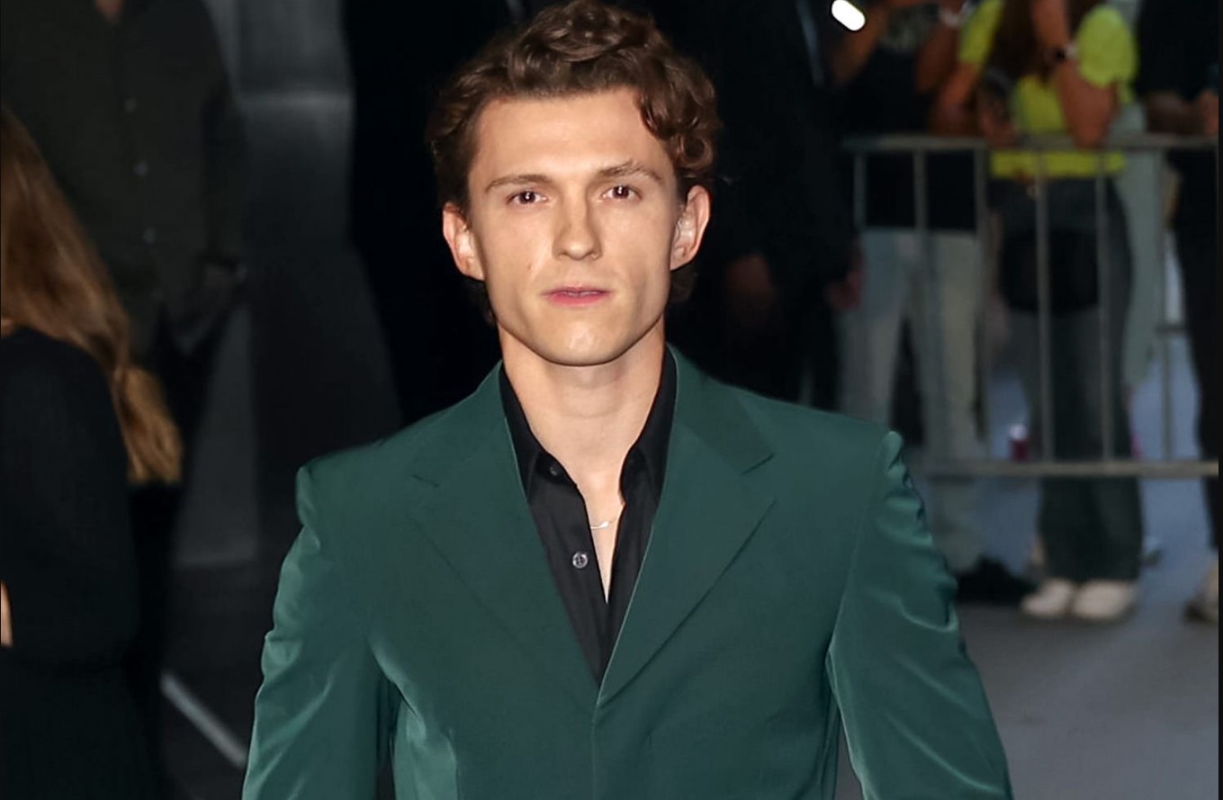Is Tom Holland Gay?Tom Holland Viral Gay Scene From,'The Crowded Room ...