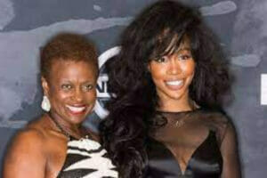 An image of sza and her mum